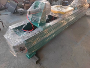 鋼瓶（píng）鉚頸機